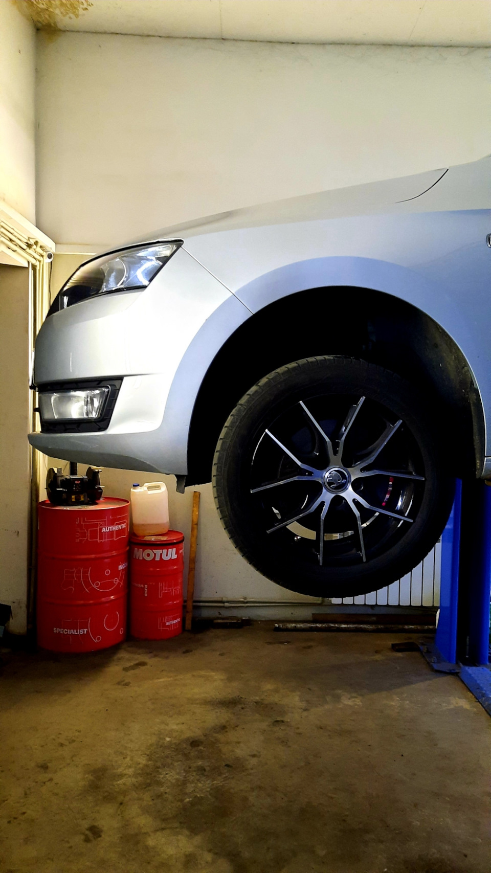 Установка бризковиків Skoda simply clever 4