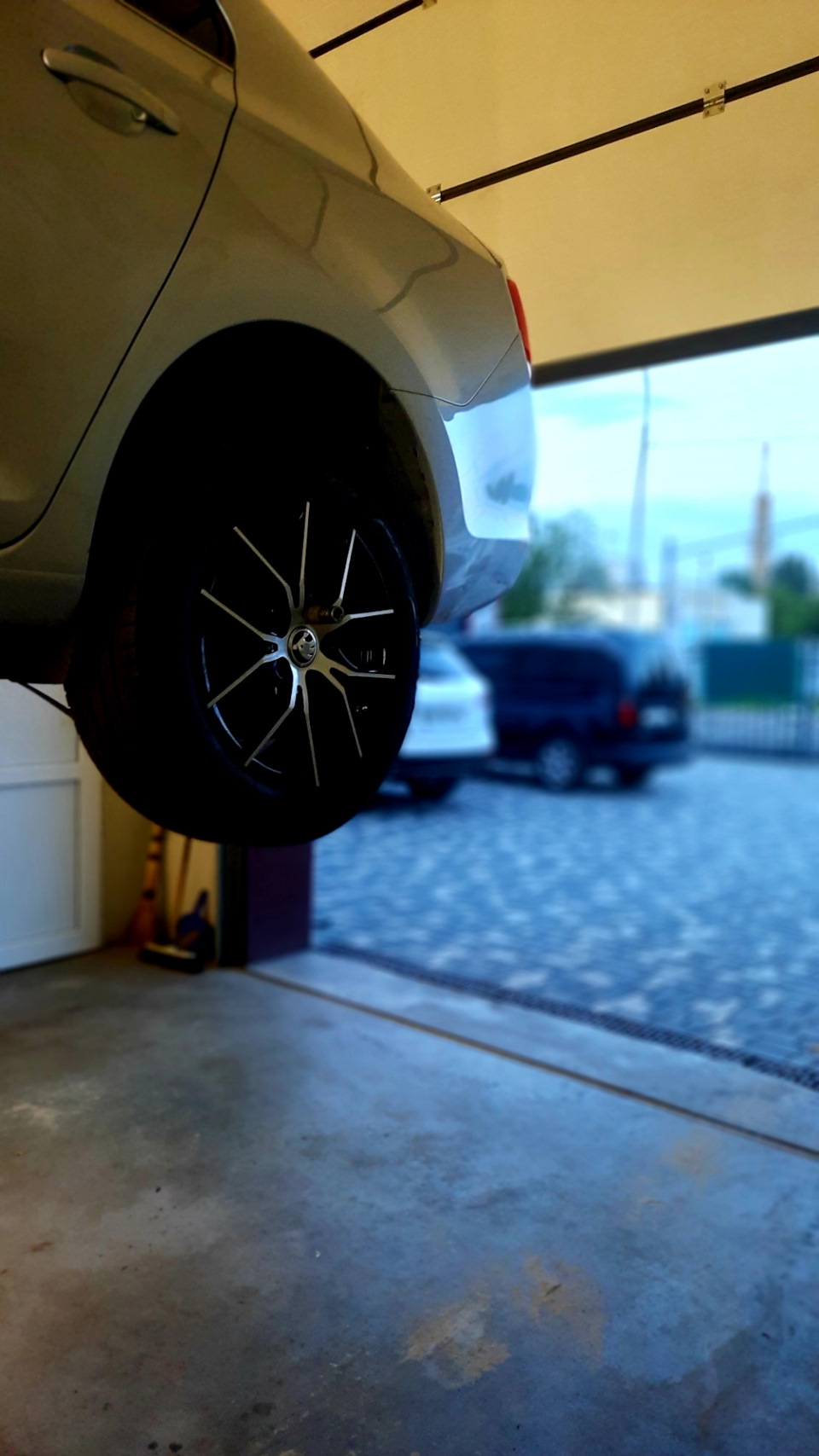 Установка бризковиків Skoda simply clever 5