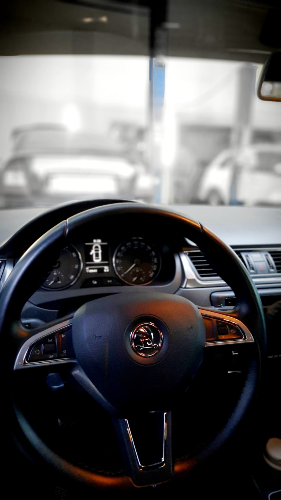 Установка бризковиків Skoda simply clever 1