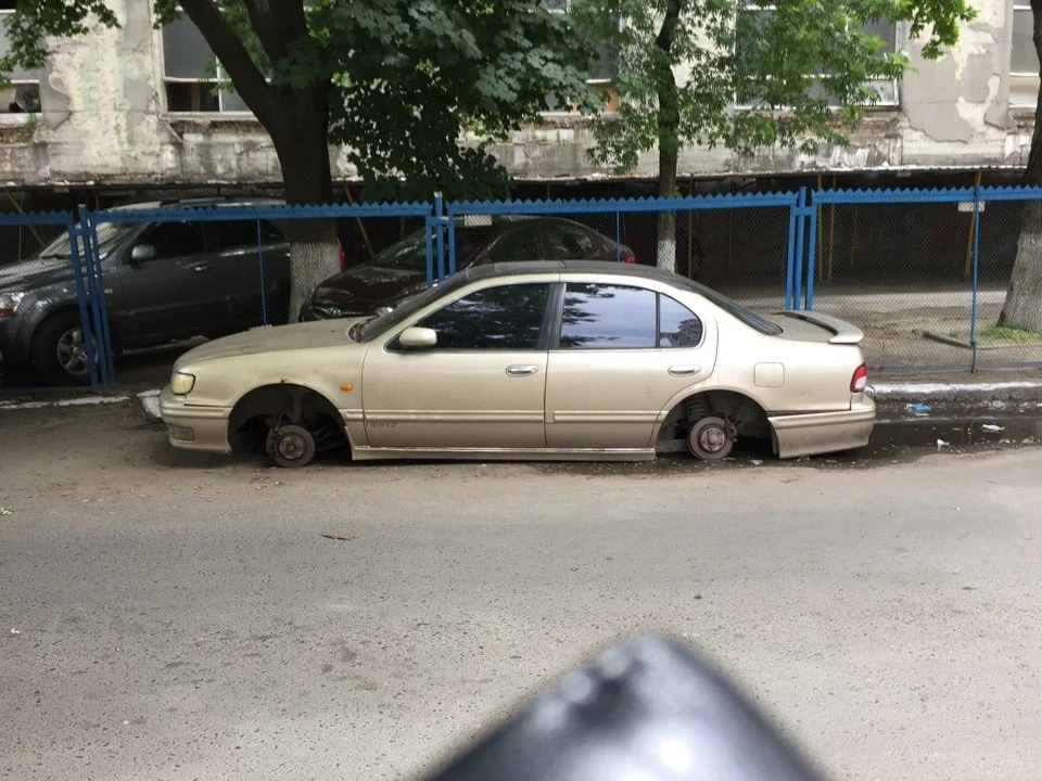 У сусіда зняли колеса!
