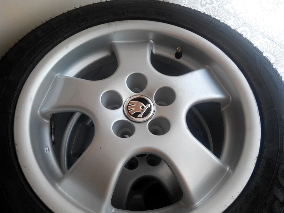 Ковпачки Skoda і болти в диски)