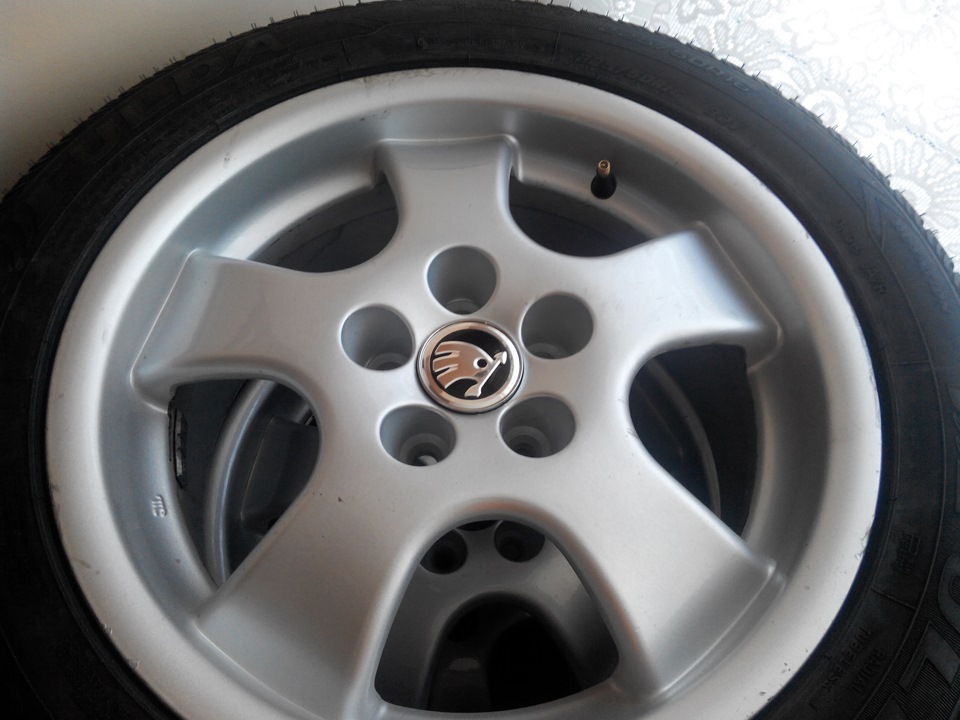 Ковпачки Skoda і болти в диски) 1