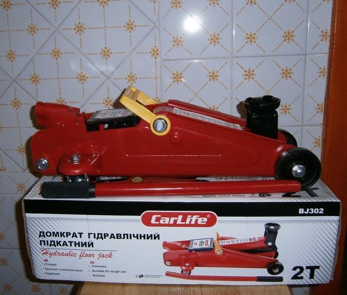 Підкатний домкрат, Щітка для авто, Поставальна паста 2