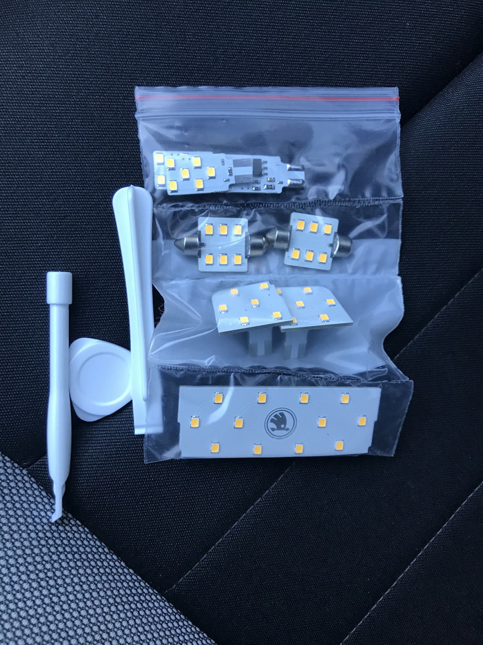 LED ліхтарі в салон бардачок та багажник 1