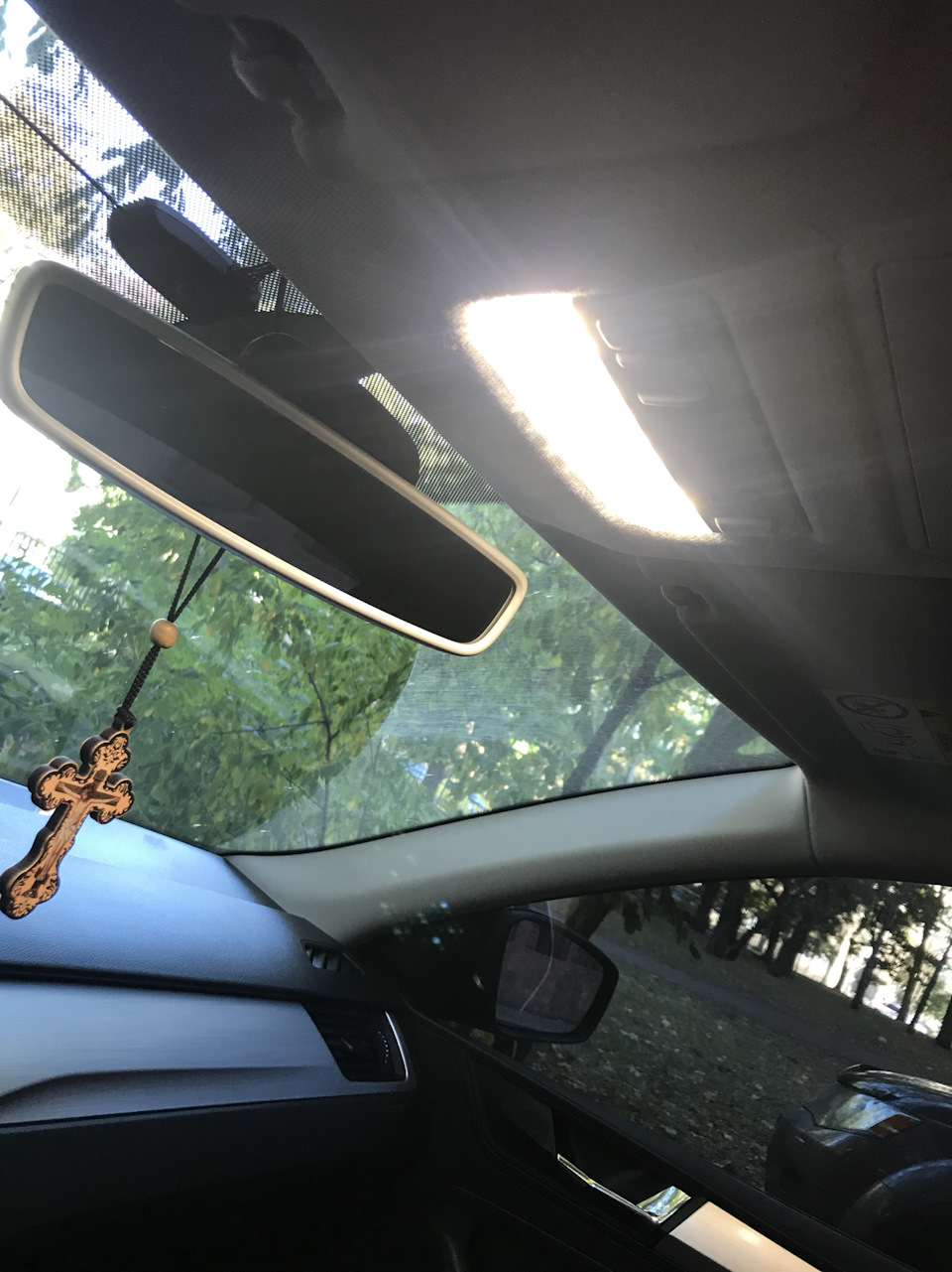 LED ліхтарі в салон бардачок та багажник 3