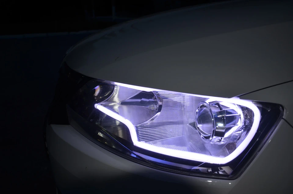 54… LED-ходові вогні у фари