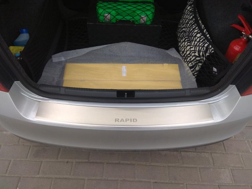 Захисна хром накладка на задній бампер із загином Skoda Rapid 1