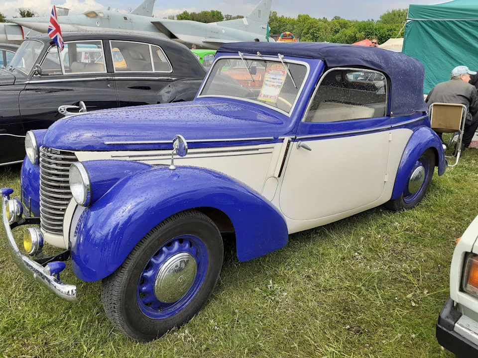 Змішалися в купу коні, люди - OLD CAR LAND 2019