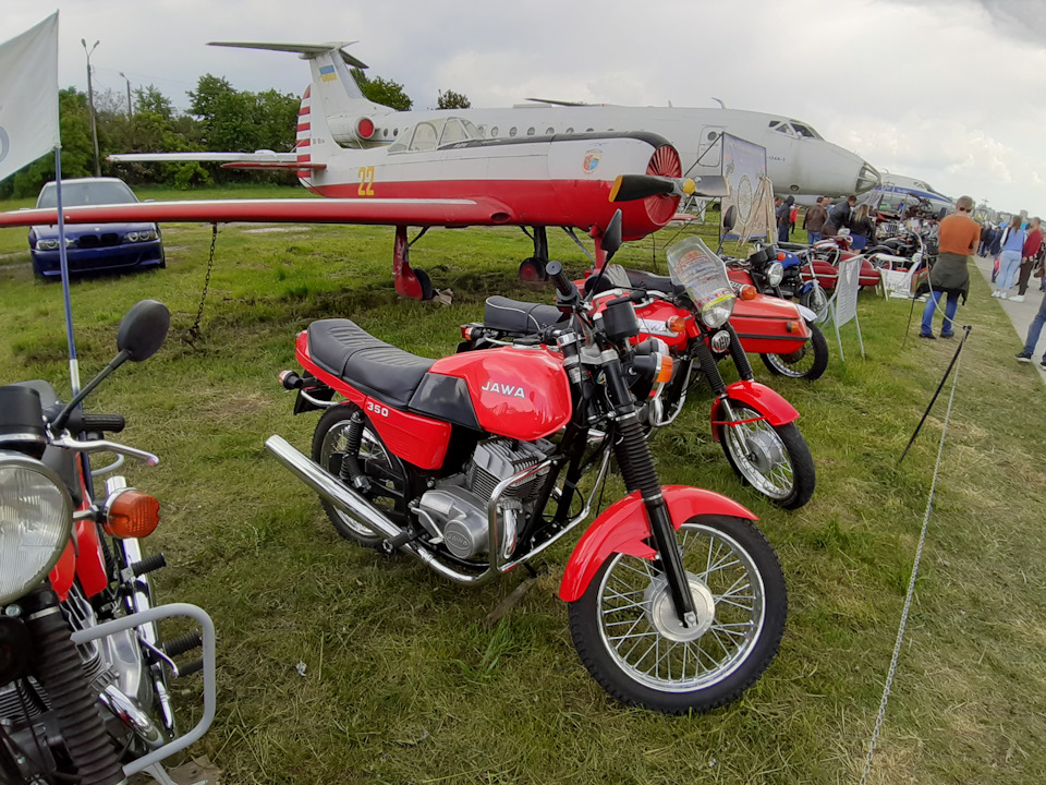 Змішалися в купу коні, люди - OLD CAR LAND 2019 3