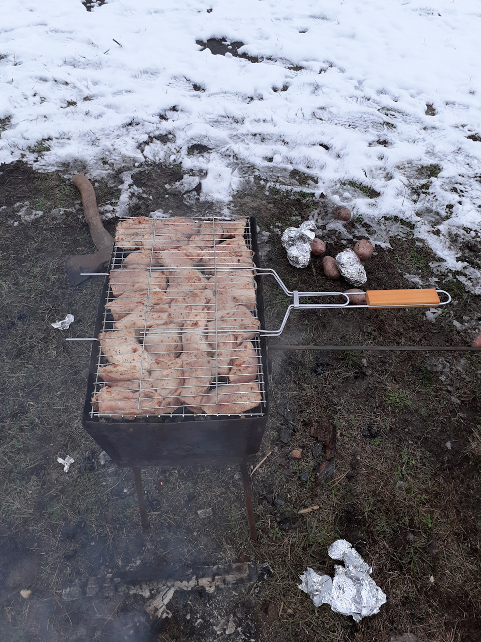 Такого снігопаду, такого снігопаду Давно не пам'ятають тутешні місця.)) Або Всіх з Старим Новим роком, що наступає! 3