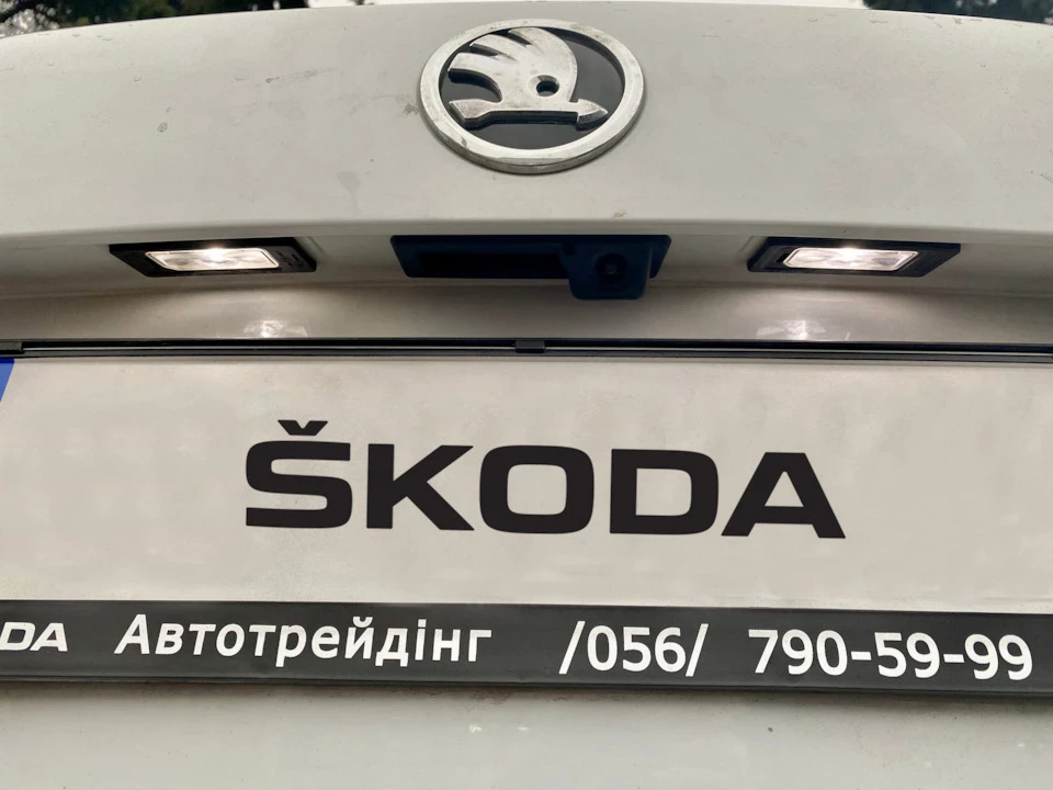 Камера заднього з динамічними лініями траєкторії. Частина 1. Встановлення та підключення