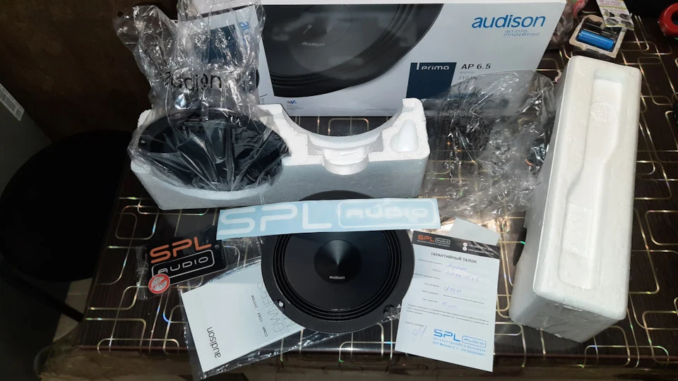 Заміна штатних передніх динаміків на Audison Prima AP 6.5