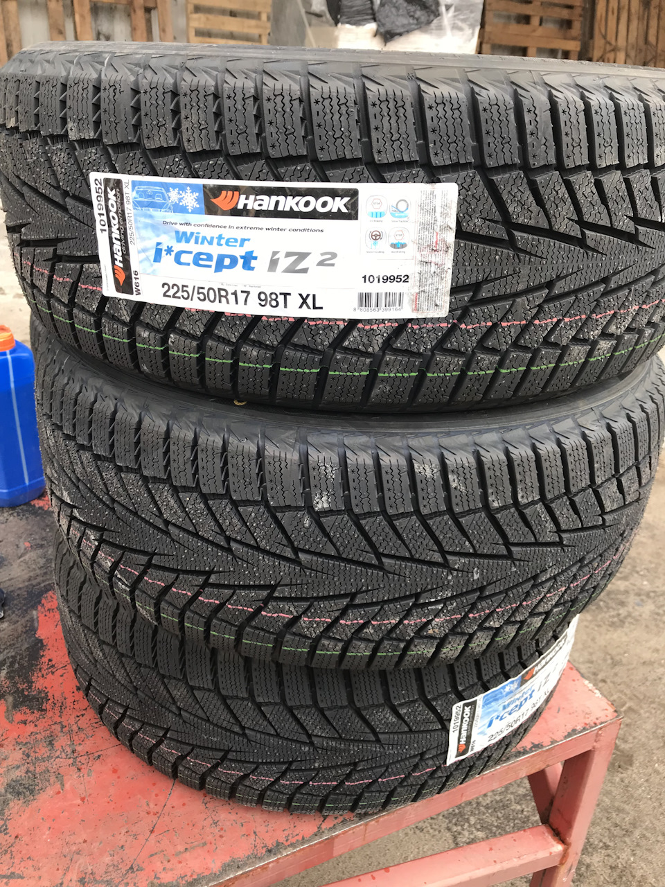 Зимова гума 225/50 R17 Hankook Winter i*cept iZ2 W616 XL 1