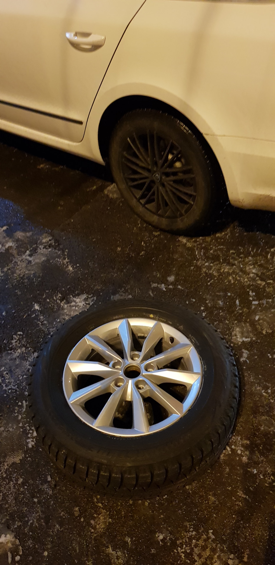 Диски + зимові шини Bridgestone Blizzak REVO GZ 215/60/R16 3