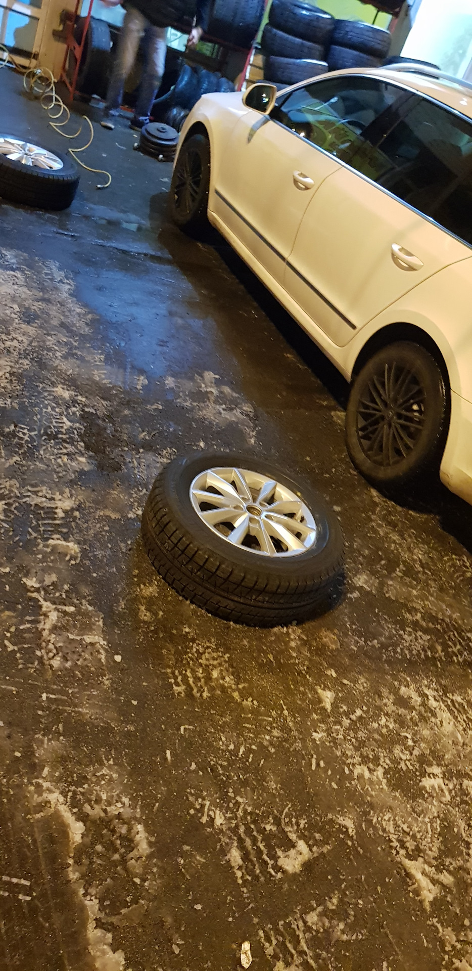 Диски + зимові шини Bridgestone Blizzak REVO GZ 215/60/R16 4