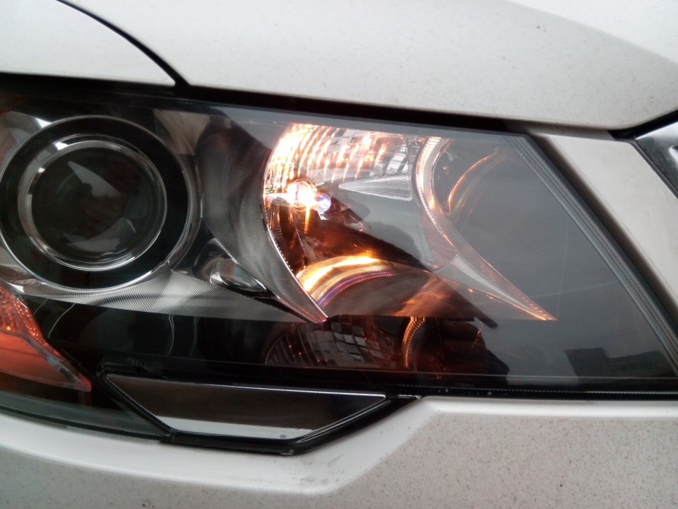 Габарит\дальне світло H15 2500K від XENCN Xenon Yellow 3