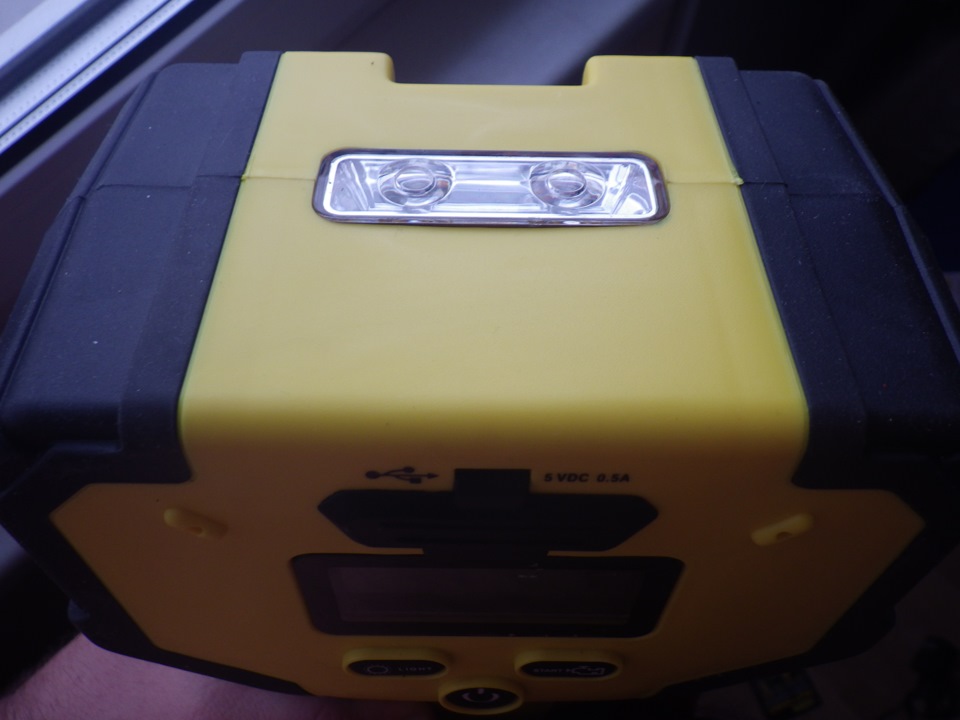 Портативне пуско-зарядне STANLEY Ll1000 5