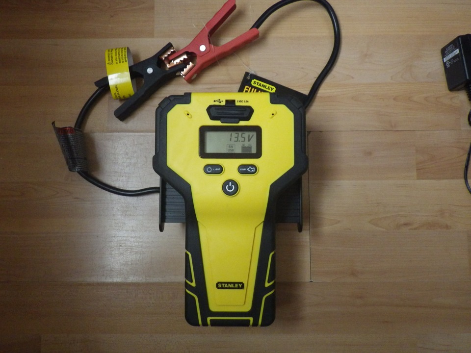 Портативне пуско-зарядне STANLEY Ll1000 3