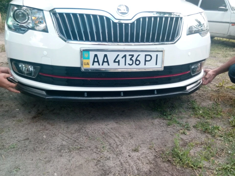 Спойлер на передній бампер FL. Розмножився;)