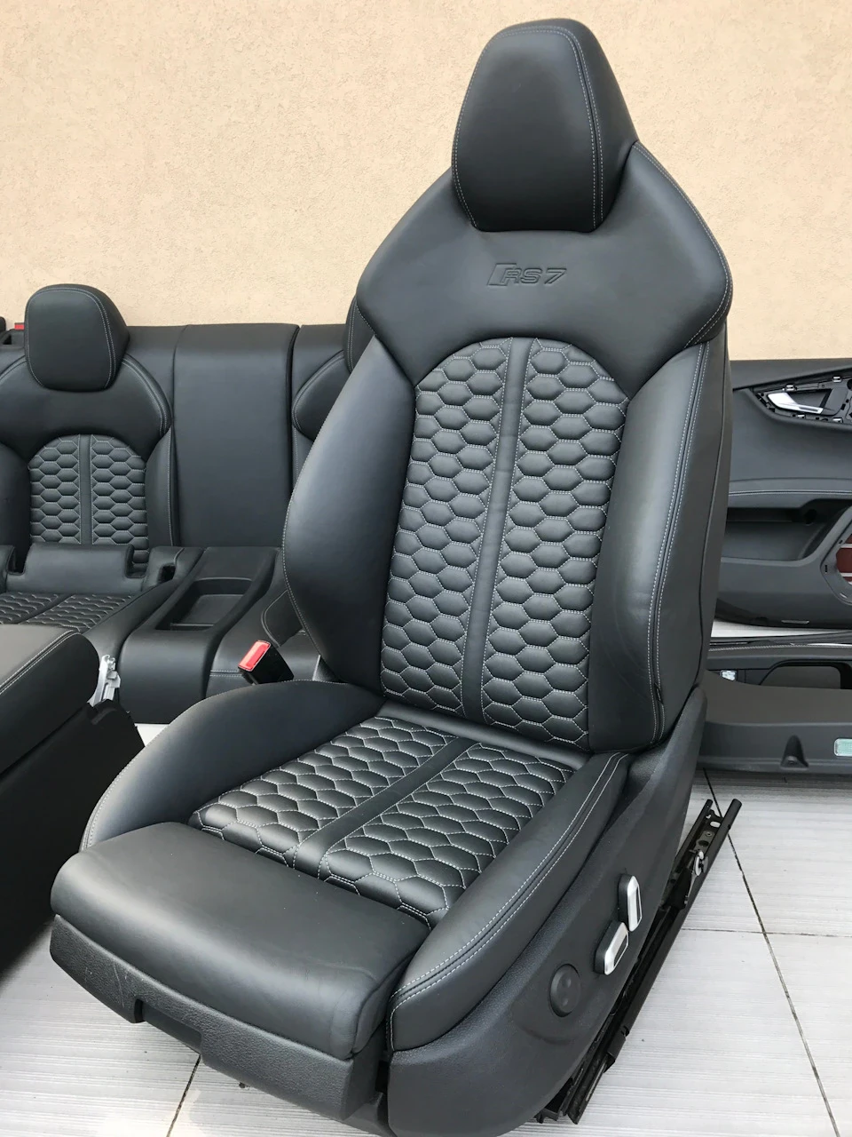 Пошук сидінь-ковшів від Audi S/RS на Skoda Superb І покоління