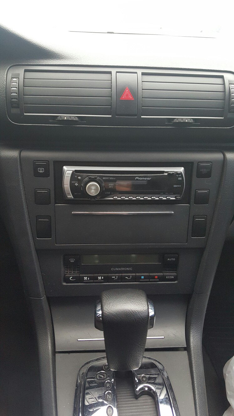 Установка 2-DIN Alpine CDE-W235BT 3
