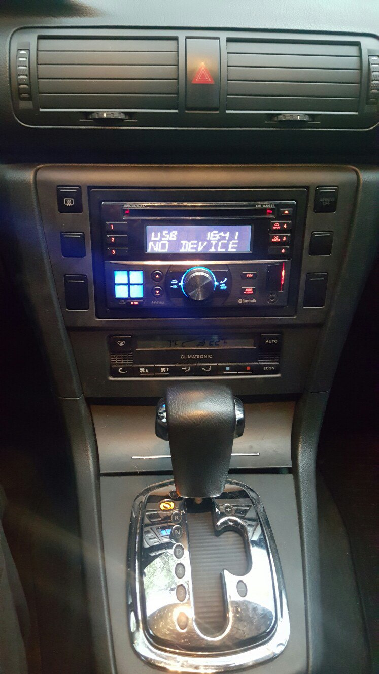 Установка 2-DIN Alpine CDE-W235BT 1