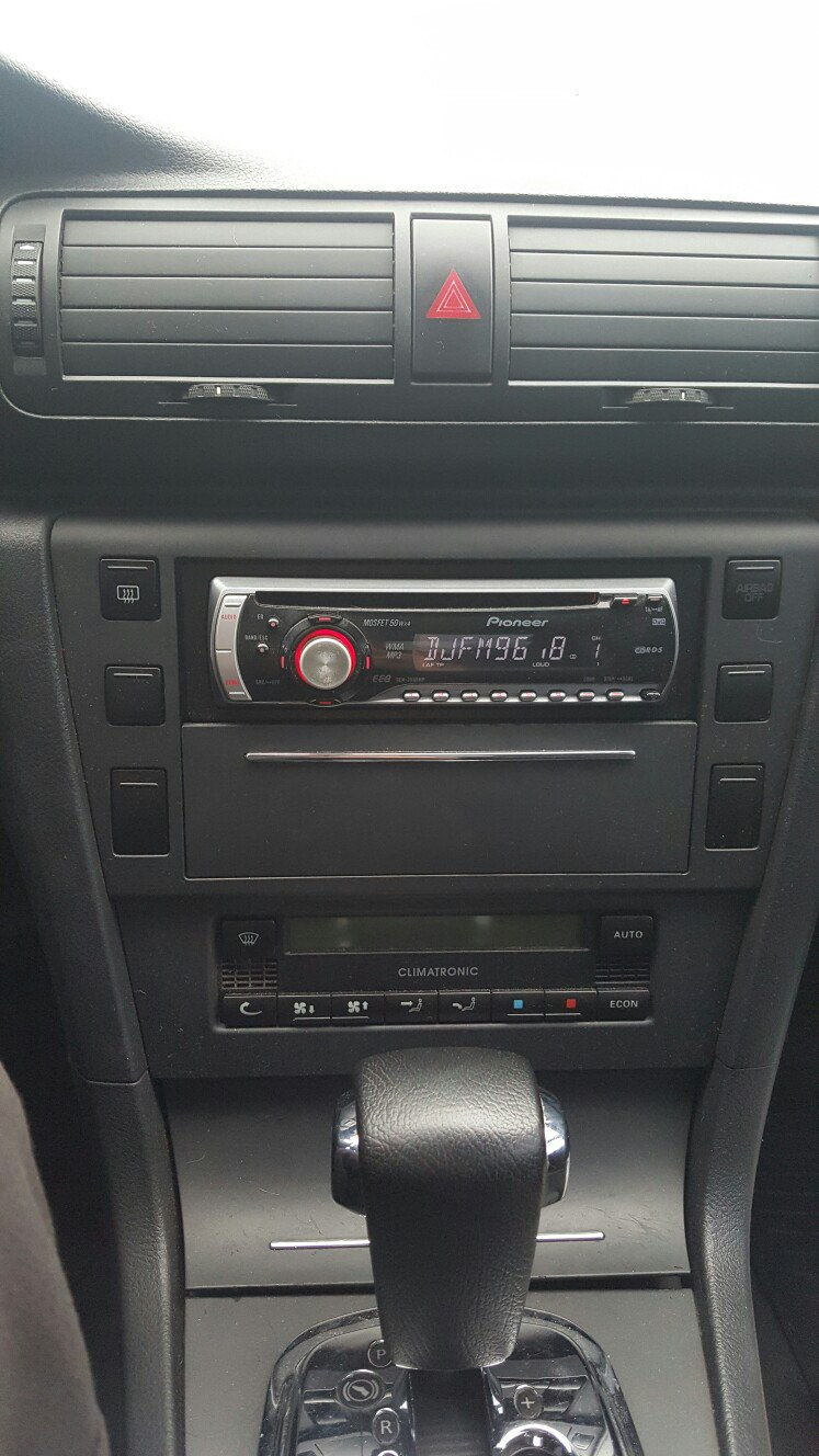 Установка 2-DIN Alpine CDE-W235BT 4