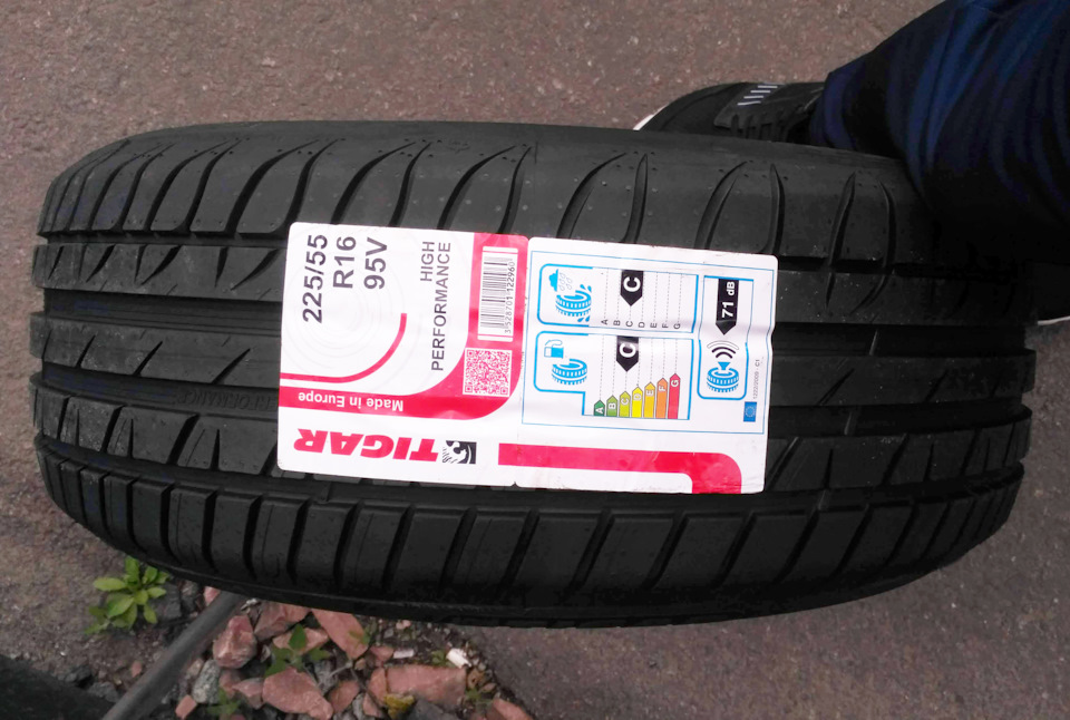 Нова гума Tigar High Performance 225/55/R16 1