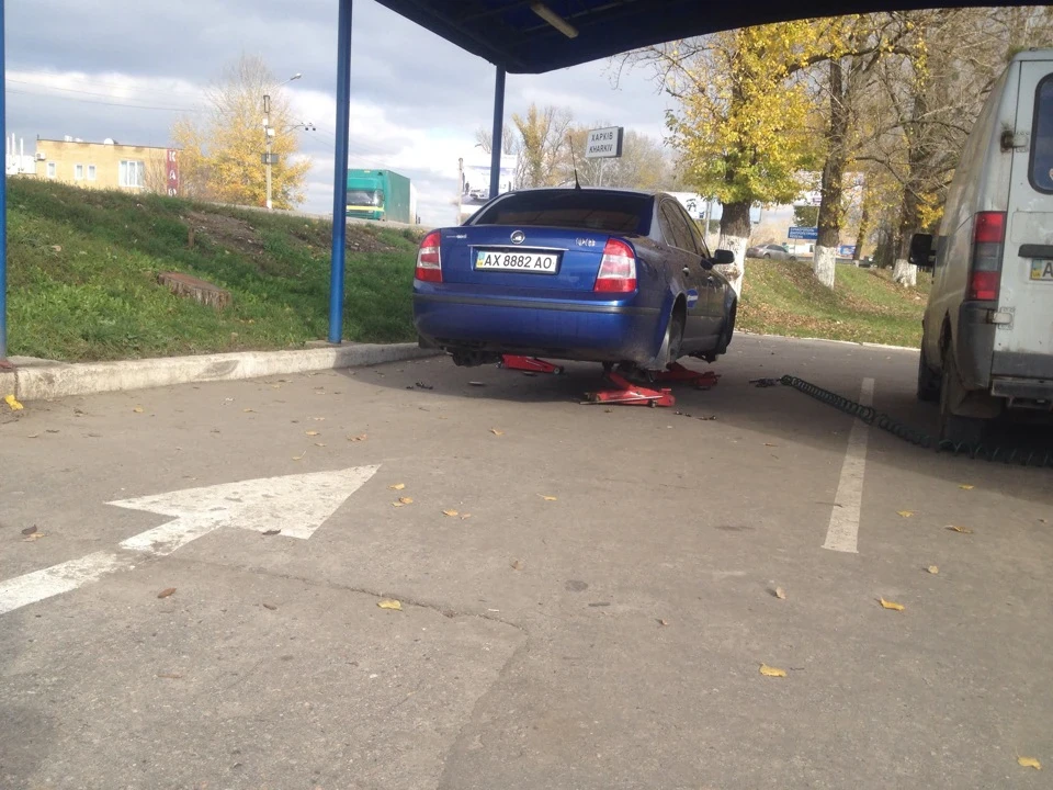 Завислий машин)