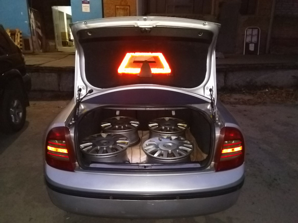Зимняя резина Nokian Nordman 8 205/55 r16 94t + диски Ronal (skoda) 4