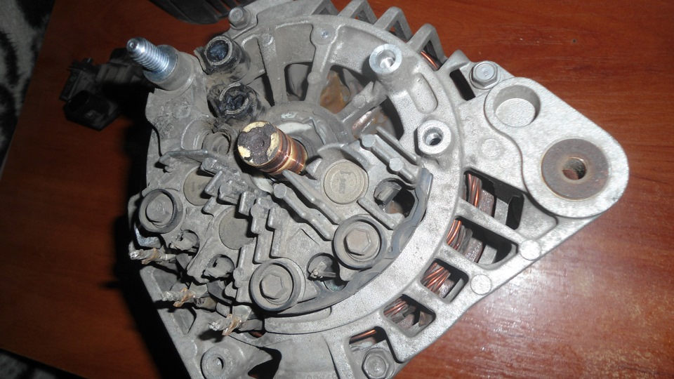 Поломалося, можливо генератор VALEO 120A 3