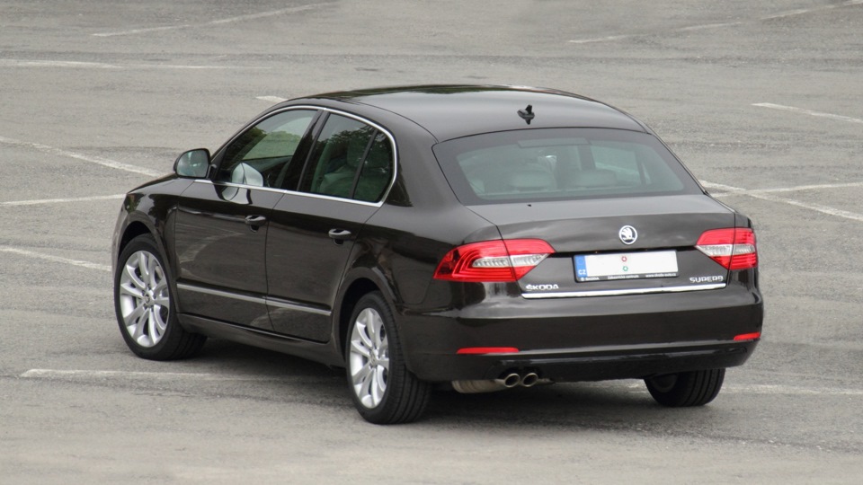 Skoda Superb 2013 1