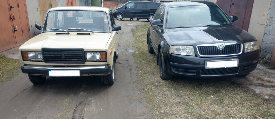 Skoda Superb Kommandeurwagen і LADA 1500 SPEZIAL 1