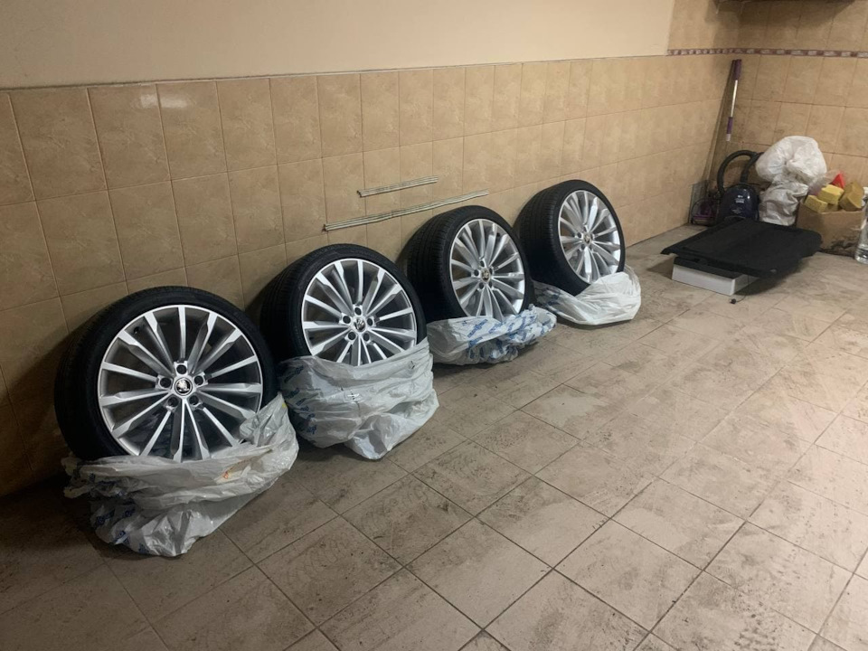 Диски R19 3V0071499E 8Z8 1