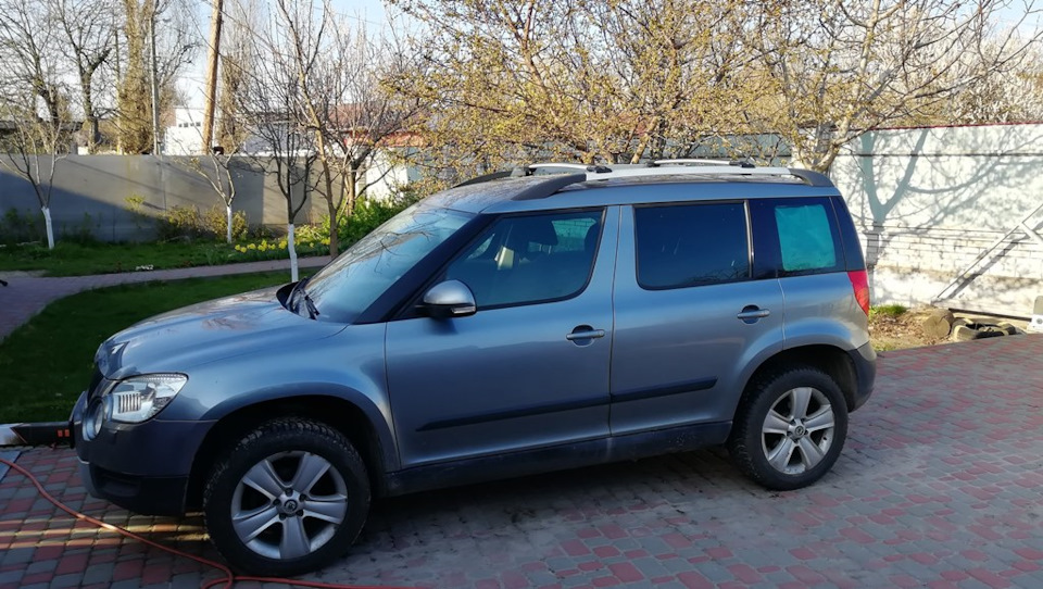 Багажник Skoda Yeti '09-17 на рейлінги Aguri Prestige II, сірий 4