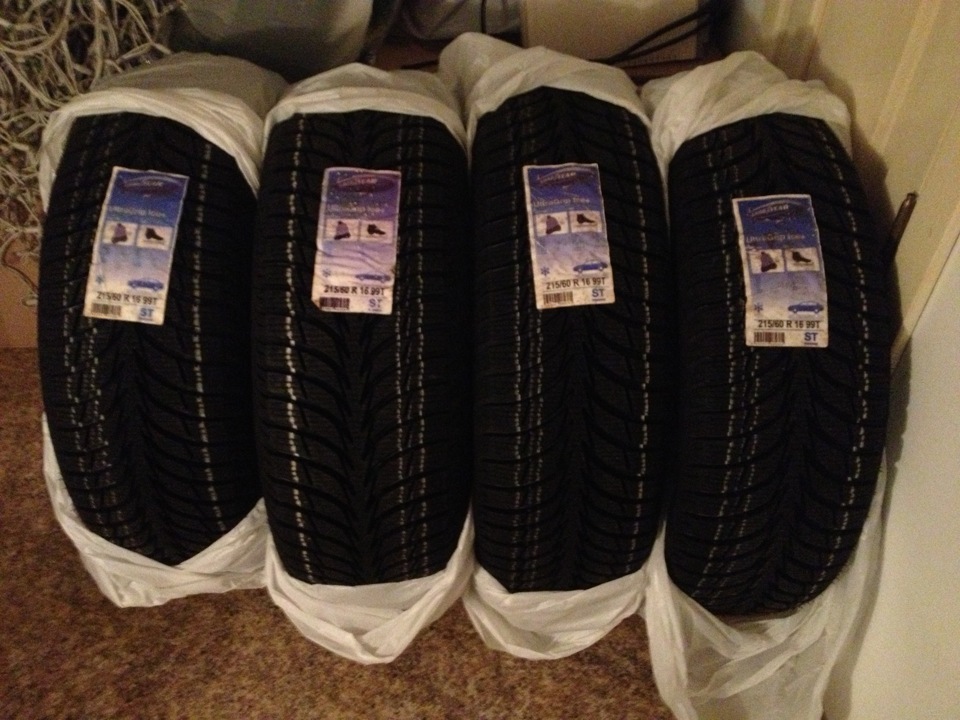 Good Year - ULTRA GRIP ICE+ 215/60/16 99T XL 1