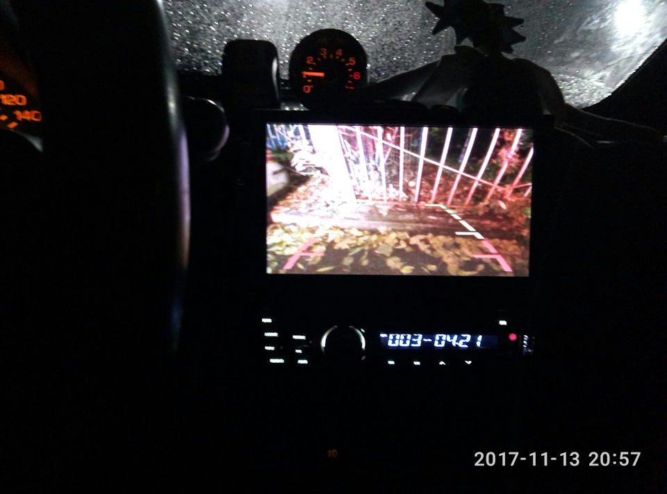 Поставив штатну камеру заднього ходу 5