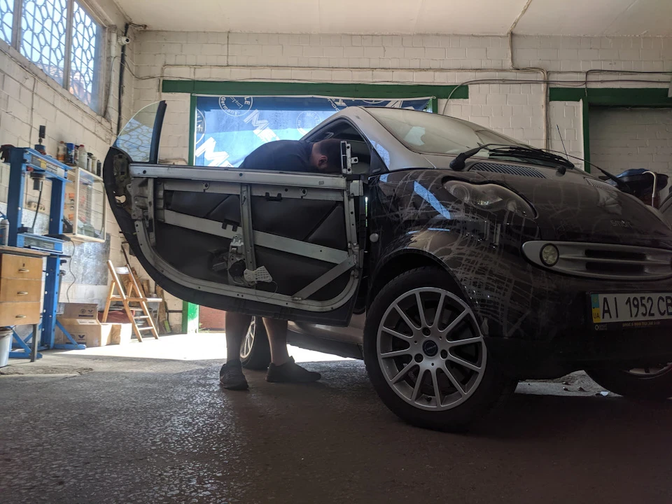 На ямі лопнула напрямна каретка