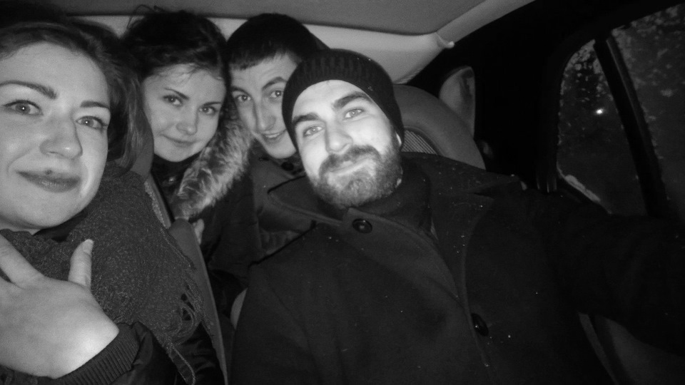На дачу, відзначати свята =) 3