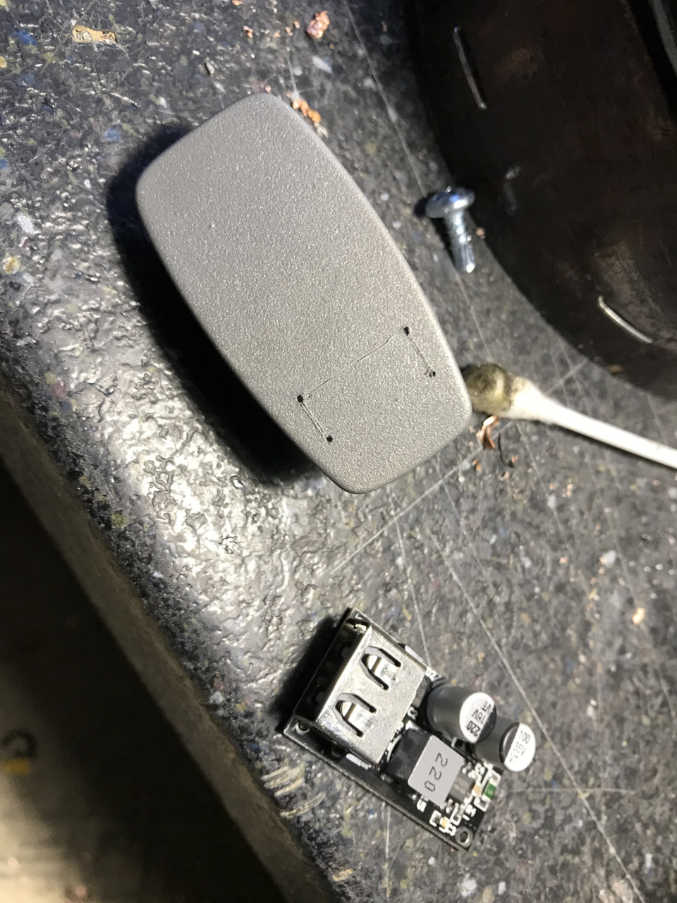 Починаю доставляти необхідні плюшки: USB-заряджання 4