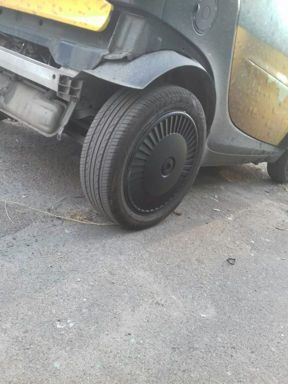 після того, як вкрали ковпаки (судячи за цінами на це диво комусь вони були потрібнішими )