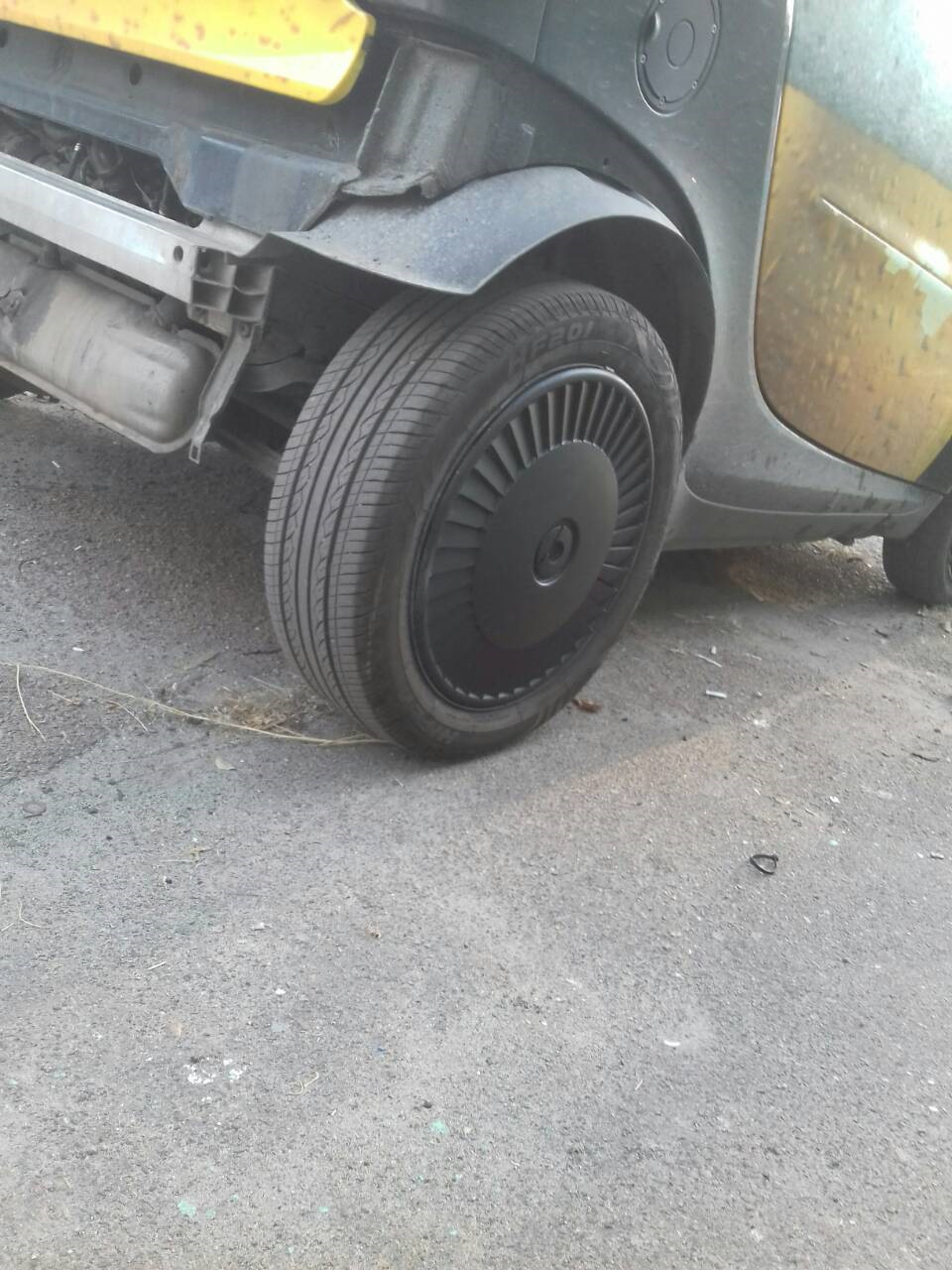 після того, як вкрали ковпаки (судячи за цінами на це диво комусь вони були потрібнішими ) 1