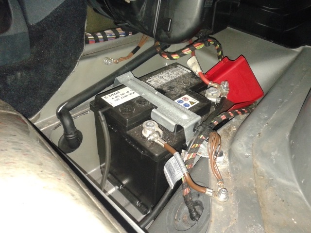 Заміна АКБ на Smart Fortwo 451 1