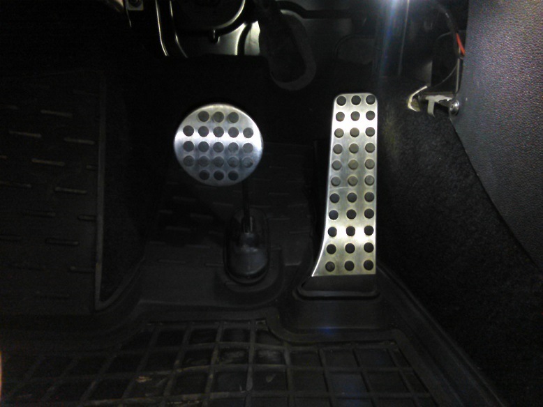 Педалі Brabus (встановили) 2