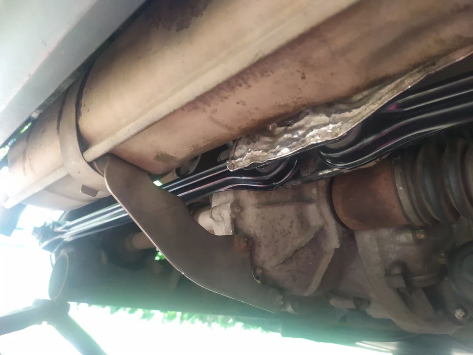 Заміна задніх поздовжніх тяг