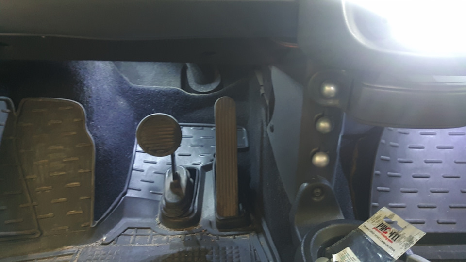 Електрика. Kenwood Miswiring, підсвічування ніг 1