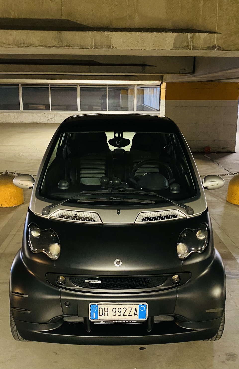 Встановлення губи та наклейок BRABUS 1