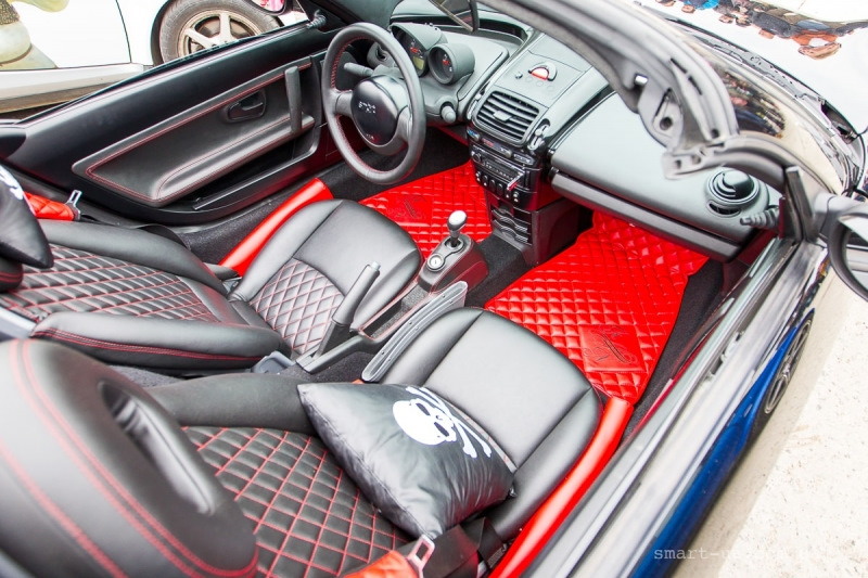 Перетяжка салона Smart Roadster, покраска пластика 1