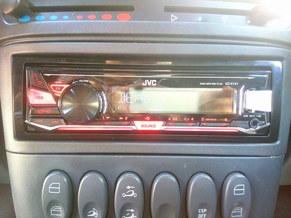JVC KD-X141 4