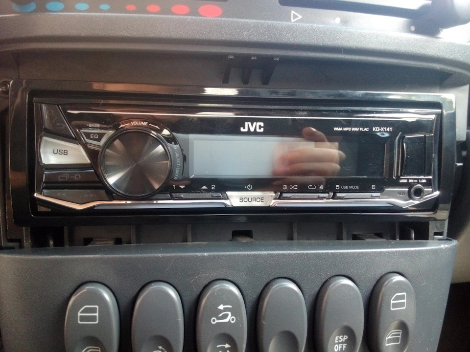 JVC KD-X141 3